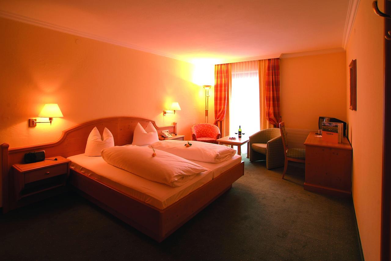 Hotel Goldenes Kreuz ทันน์ไฮม์ ภายนอก รูปภาพ