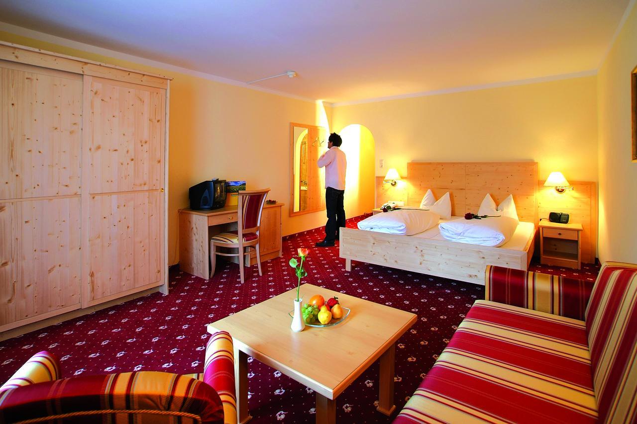 Hotel Goldenes Kreuz ทันน์ไฮม์ ภายนอก รูปภาพ
