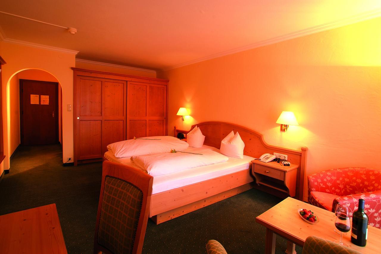 Hotel Goldenes Kreuz ทันน์ไฮม์ ภายนอก รูปภาพ